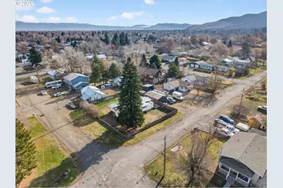 204 Lake Ave, La Grande, OR 97850 - Photo 13