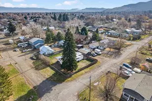 204 Lake Ave, La Grande, OR 97850 - Photo 13