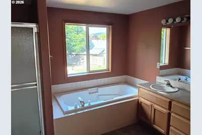 300 NW 12th St, Battle Ground, WA 98604 - Photo 7