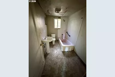 2435 N 10th St, Coos Bay, OR 97420 - Photo 7