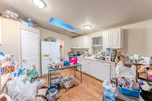 301 E Columbia Dr, Newberg, OR 97132 - Photo 3