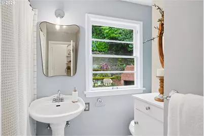 120 NE Beyrl Ter, Portland, OR 97220 - Photo 15