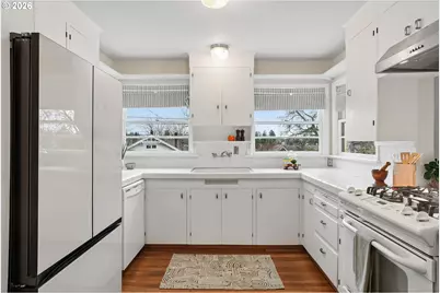 120 NE Beyrl Ter, Portland, OR 97220 - Photo 9