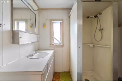 241 Hillside Ave, Klamath Falls, OR 97601 - Photo 17