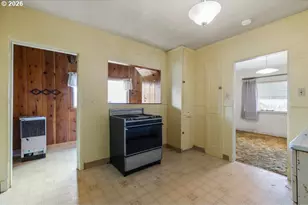 241 Hillside Ave, Klamath Falls, OR 97601 - Photo 3