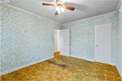 241 Hillside Ave, Klamath Falls, OR 97601 - Photo 11
