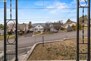 241 Hillside Ave, Klamath Falls, OR 97601 - Photo 21