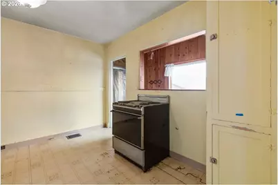 241 Hillside Ave, Klamath Falls, OR 97601 - Photo 43