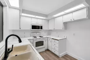 650 SW Meadow Dr, Beaverton, OR 97006 - Photo 11