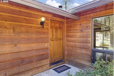 1580 Robertson Bridge Rd, Grants Pass, OR 97526 - Photo 11