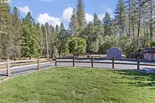 1580 Robertson Bridge Rd, Grants Pass, OR 97526 - Photo 27