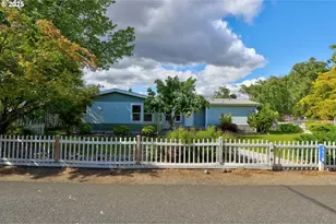 403 Iola St, Dallesport, WA 98617 - Photo 5