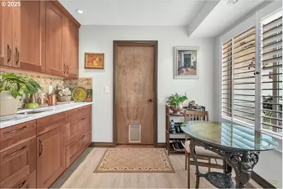 10290 SW Greenleaf Ter, Portland, OR 97224 - Photo 9