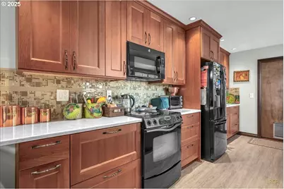 10290 SW Greenleaf Ter, Portland, OR 97224 - Photo 7