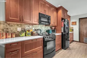 10290 SW Greenleaf Terrace, Portland, OR 97224 - Photo 7