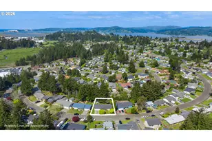 3864 Vista Dr, North Bend, OR 97459 - Photo 27