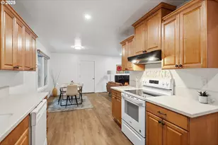 3299 Durland Dr, Hood River, OR 97031 - Photo 9