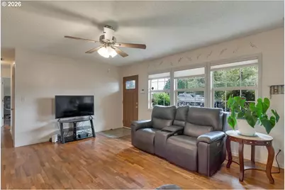 37163 Pony Ln, Lebanon, OR 97355 - Photo 7