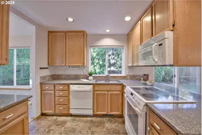 1315 NE Zachary St, Hillsboro, OR 97124 - Photo 11
