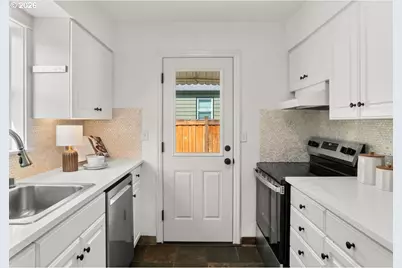 1726 SE Reedway St, Portland, OR 97202 - Photo 11