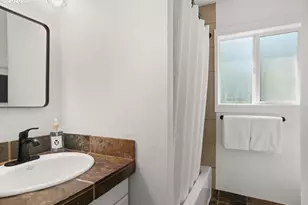 1726 SE Reedway St, Portland, OR 97202 - Photo 17