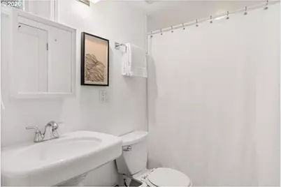 1726 SE Reedway St, Portland, OR 97202 - Photo 27