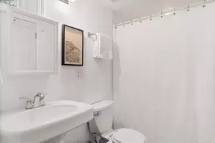 1726 SE Reedway St, Portland, OR 97202 - Photo 27