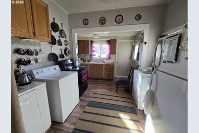1906 1/2 Adams Ave, La Grande, OR 97850 - Photo 5
