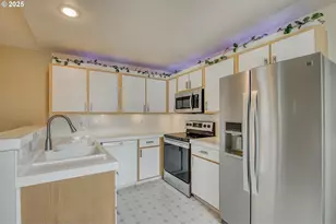 5225 Jean Rd, Lake Oswego, OR 97035 - Photo 3