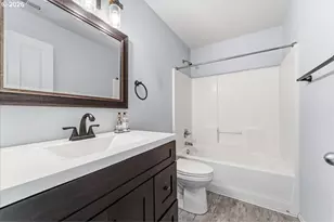2137 NE Sheffield Ave, Hillsboro, OR 97006 - Photo 37