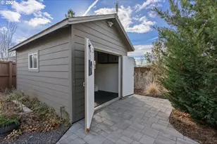 61076 Manhae Loop, Bend, OR 97702 - Photo 41