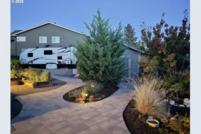 61076 Manhae Loop, Bend, OR 97702 - Photo 7