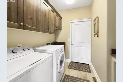 61076 Manhae Loop, Bend, OR 97702 - Photo 35