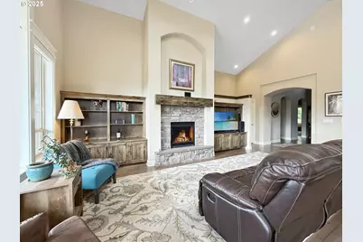 61076 Manhae Loop, Bend, OR 97702 - Photo 11