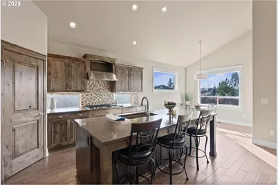 61076 Manhae Loop, Bend, OR 97702 - Photo 15