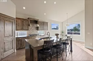 61076 Manhae Loop, Bend, OR 97702 - Photo 15