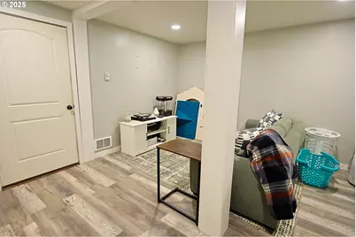 281 W 4th St, Coquille, OR 97423 - Photo 21