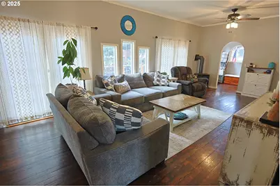 281 W 4th St, Coquille, OR 97423 - Photo 9