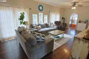 281 W Fourth St, Coquille, OR 97423 - Photo 9