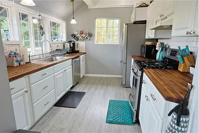 281 W 4th St, Coquille, OR 97423 - Photo 15