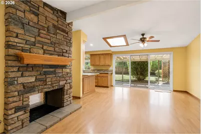 512 Cardinal Way, Springfield, OR 97477 - Photo 3