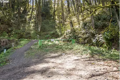 9735 NW Lilac Ct, Portland, OR 97231 - Photo 37