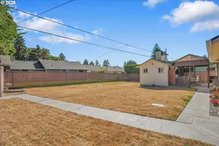17022 SE Salmon St, Portland, OR 97035 - Photo 45