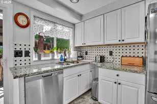 17022 SE Salmon St, Portland, OR 97035 - Photo 15