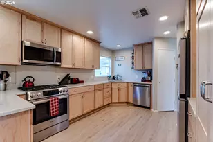 34681 Devonshire Dr, Eugene, OR 97405 - Photo 13