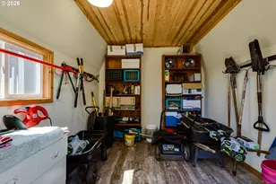 34681 Devonshire Dr, Eugene, OR 97405 - Photo 31