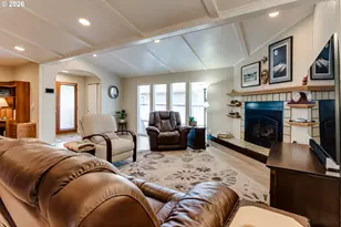 34681 Devonshire Dr, Eugene, OR 97405 - Photo 9