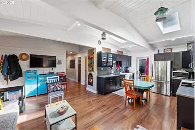 2730 33rd St, Coos Bay, OR 97420 - Photo 5