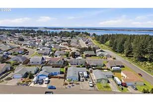1830 Arthur St, North Bend, OR 97459 - Photo 5