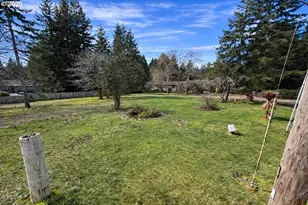 1752 SE Hall Ct, Waldport, OR 97394 - Photo 9